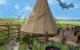 Burtree House & Retreats Tipi With Secluded Hot Tub